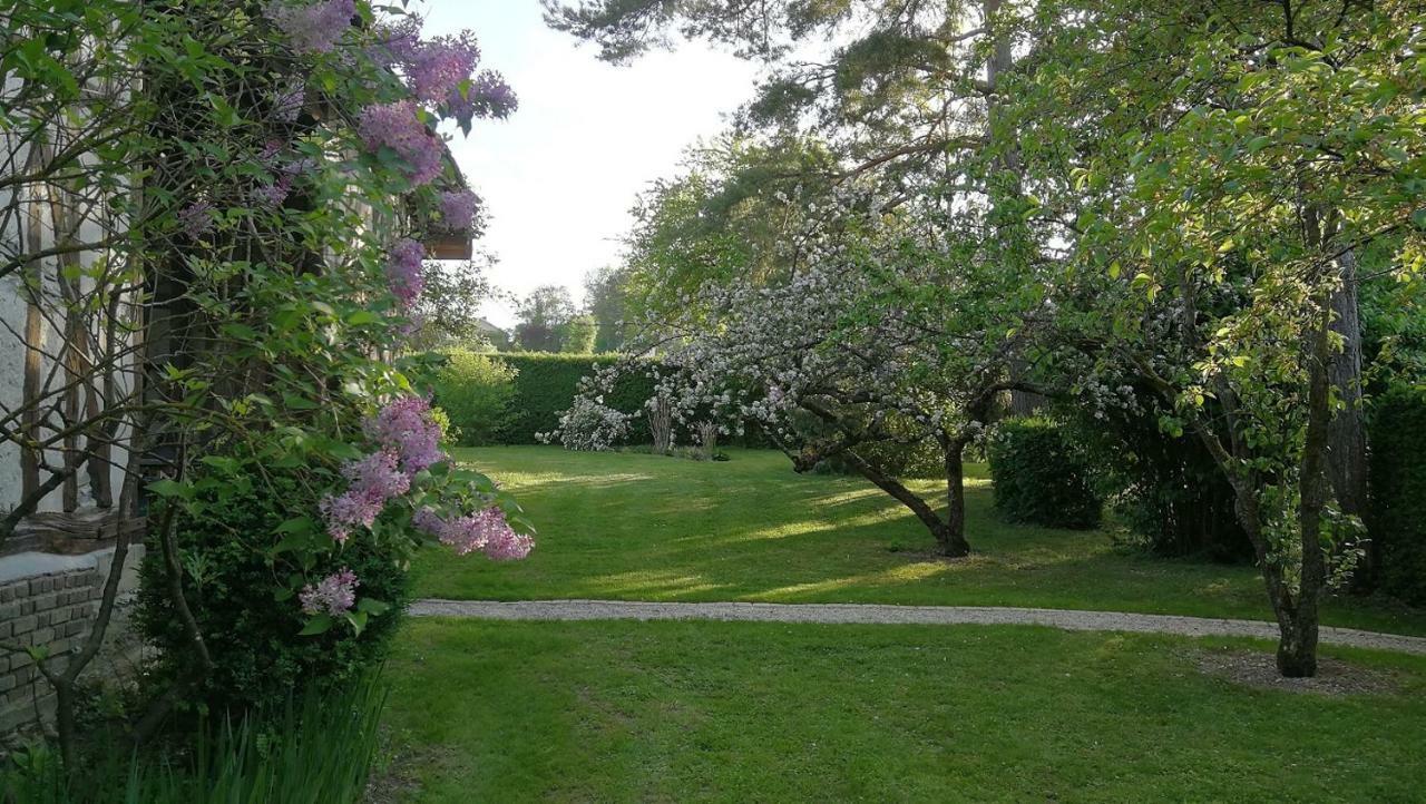 Отель Domaine Du Carouge Lirey Экстерьер фото
